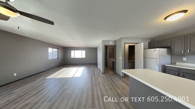 Building Photo - Stylish 2-Bed Home with Modern Amenities a...