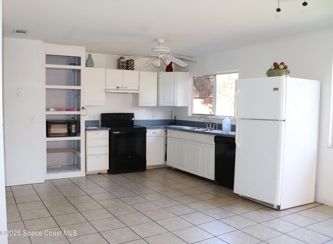 Foto del edificio - 1204 Linmoor Cir NE