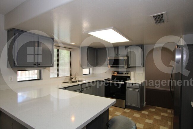 Foto del edificio - 5732 W Harrison St