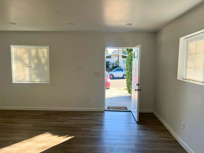 Foto del edificio - 8400 Fullbright Ave