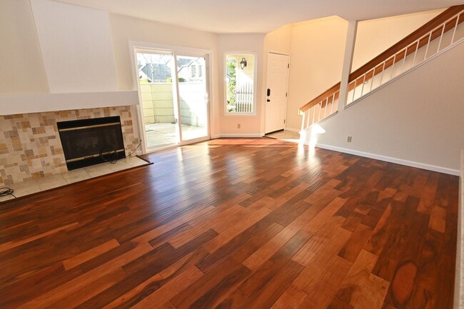 Building Photo - Nicely upated 2 Story Townhouse at Mansion Park with 2 Master Suites.