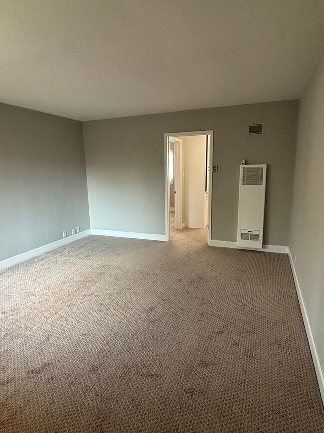 Foto del edificio - 1 Bedroom available now!