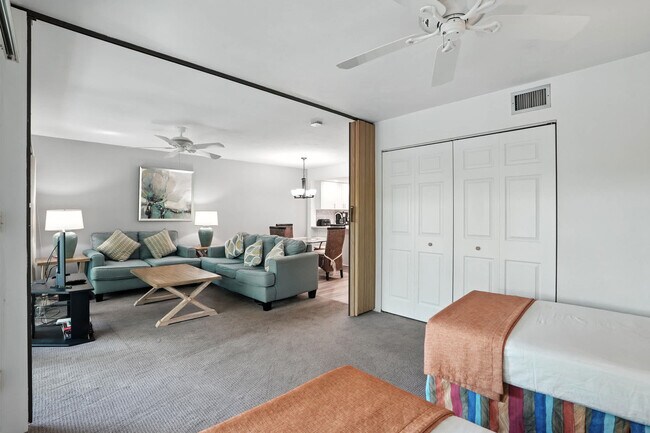 Foto del edificio - 600 Neapolitan Way