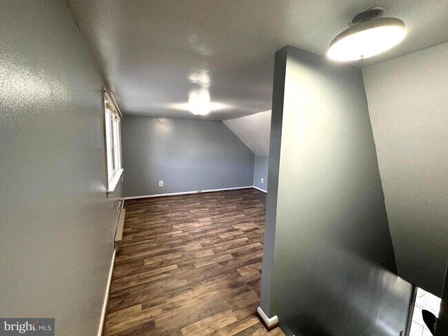 Foto del edificio - 605 N Mulberry St