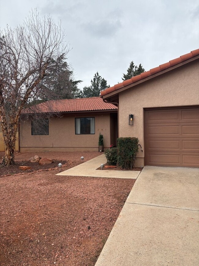 Building Photo - 115 Canyon Diablo Rd