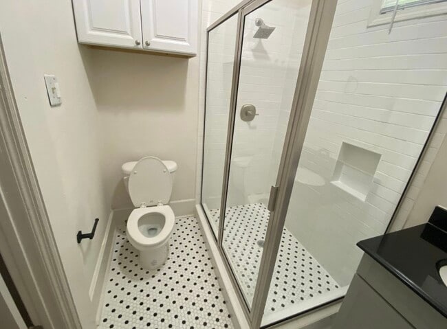 Building Photo - 18 Hemlock Dr