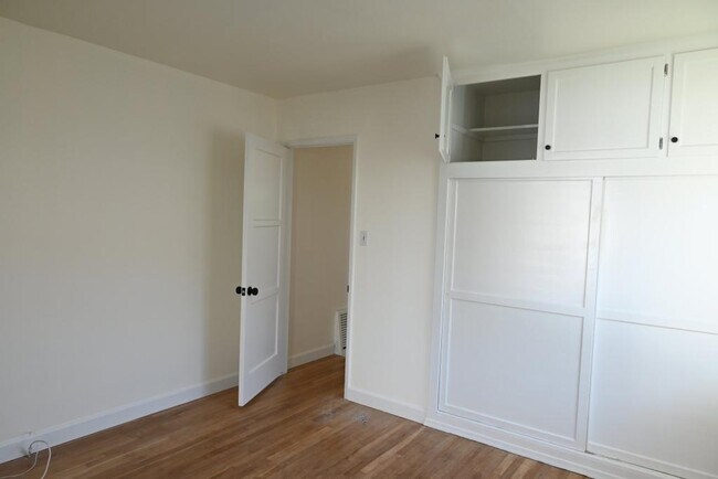 Foto del edificio - 14822 Fonthill Ave