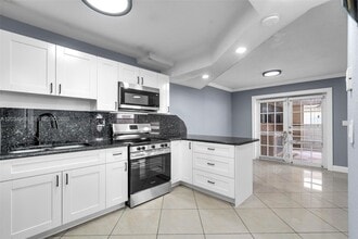 Building Photo - 5335 W 23rd Ct