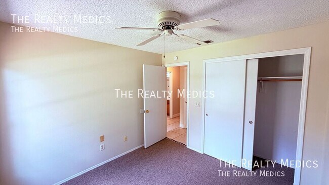 Foto del edificio - 10725 Brice Ct