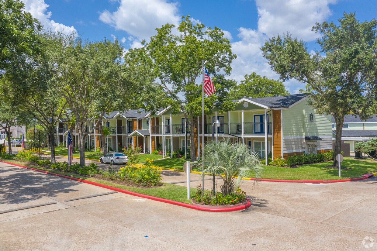 Roundhill Townhomes Houston, TX