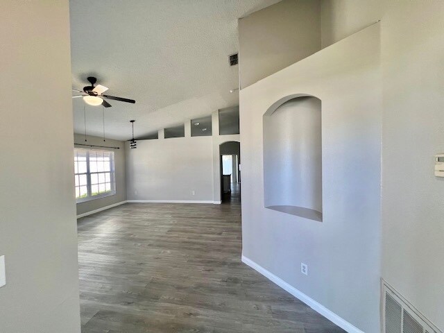Foto del edificio - 2103 Shannon Lakes Blvd