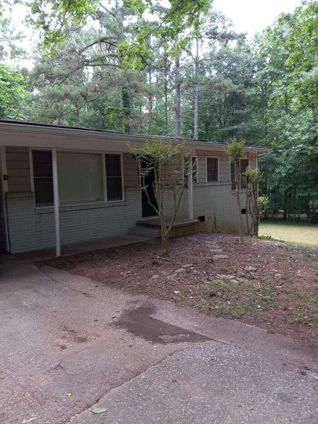 Foto del edificio - NOW AVAILABLE! - 4366 Hicks Road Southwest...