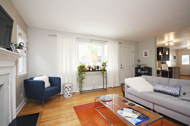 Building Photo - Raymond Ave 112