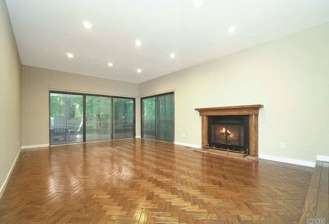 Building Photo - 6 Pony Cir