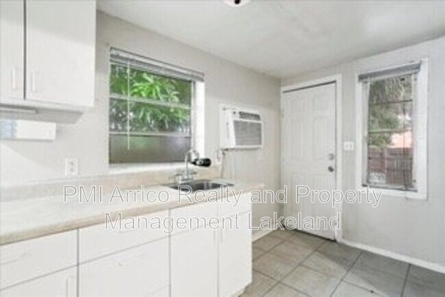 Foto del edificio - 726 W Central Ave