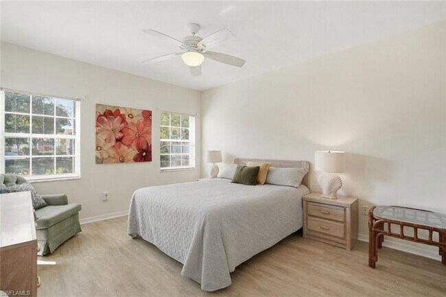 Foto del edificio - 2460 Old Groves Rd