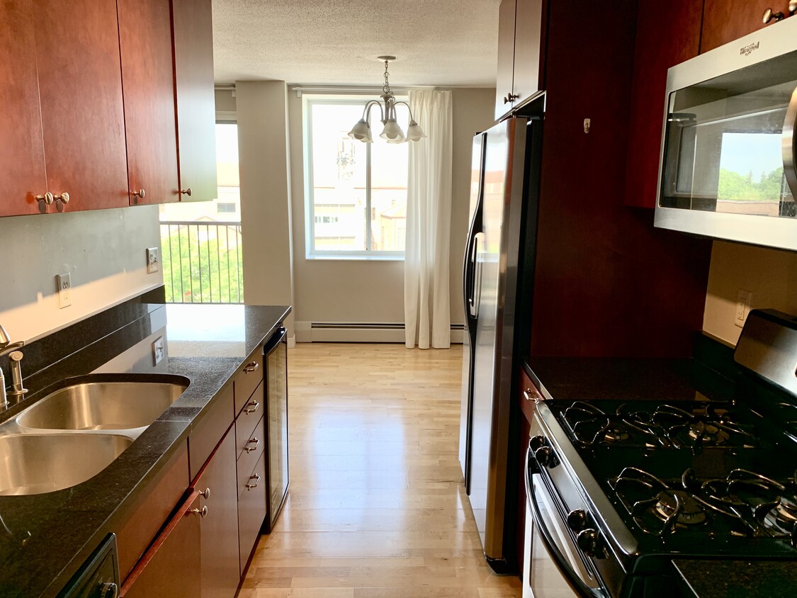 Primary Photo - 2800 W 44th St