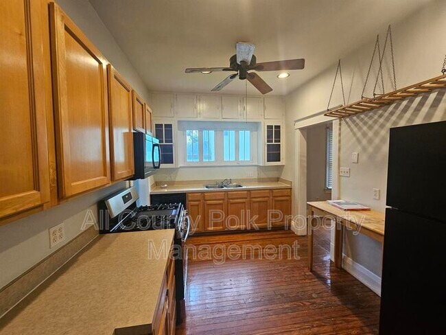 Building Photo - 719 S New York Ave