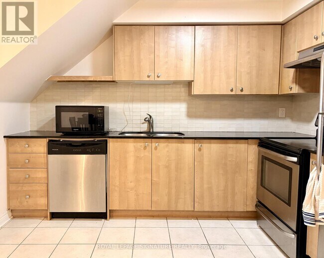 Photo du bâtiment - 6063 Kingston Rd