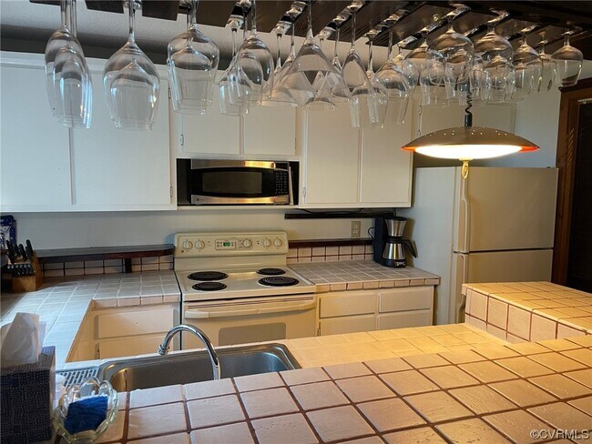 Building Photo - 110 Eagles Ct