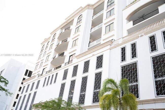 Foto del edificio - 275 Giralda Ave