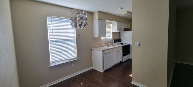 Building Photo - 3 bedroom/2 bath in Palm Grove