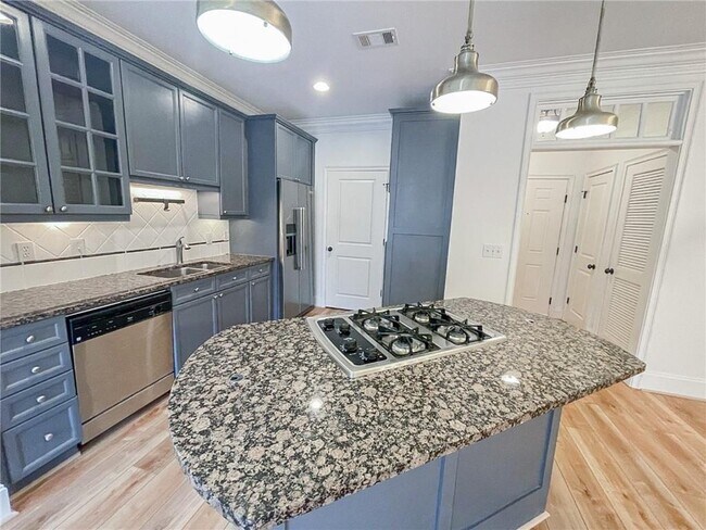 Foto del edificio - 825 Highland Ln NE