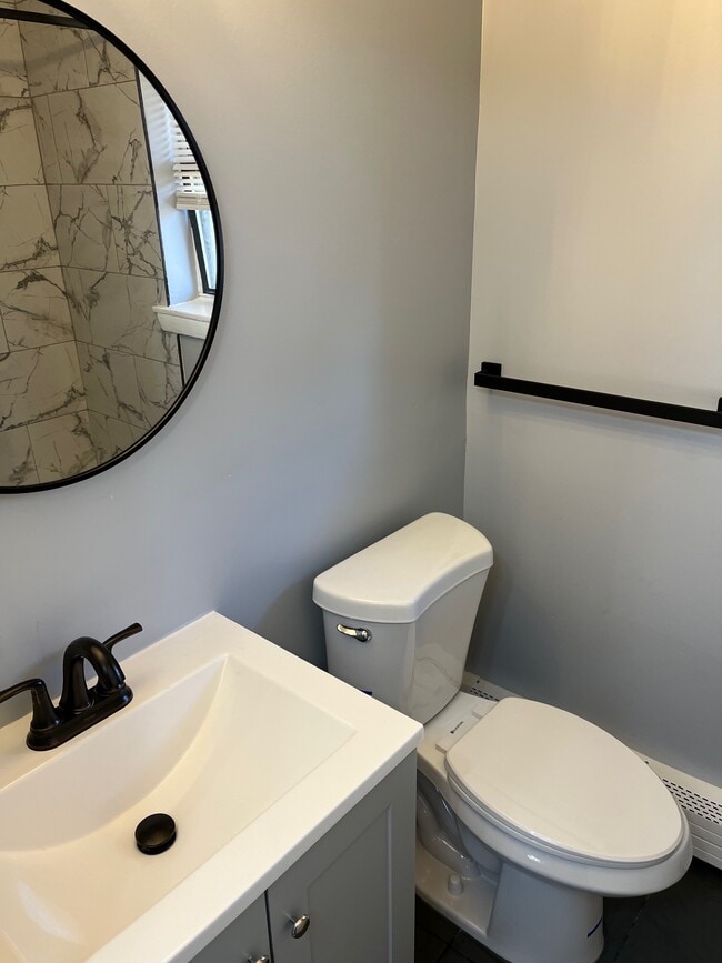 Foto del edificio - 10 Henderson Dr