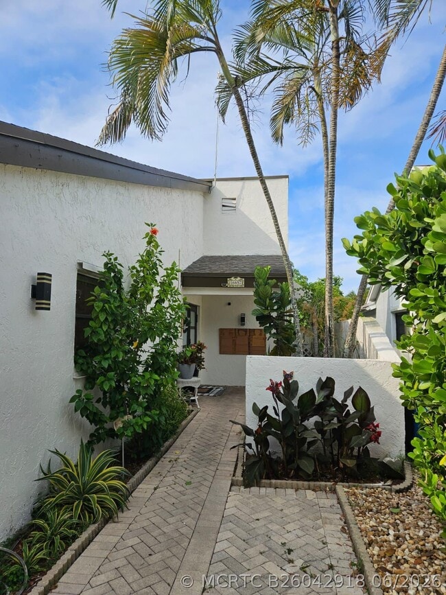 Building Photo - 16657 Redwood Way