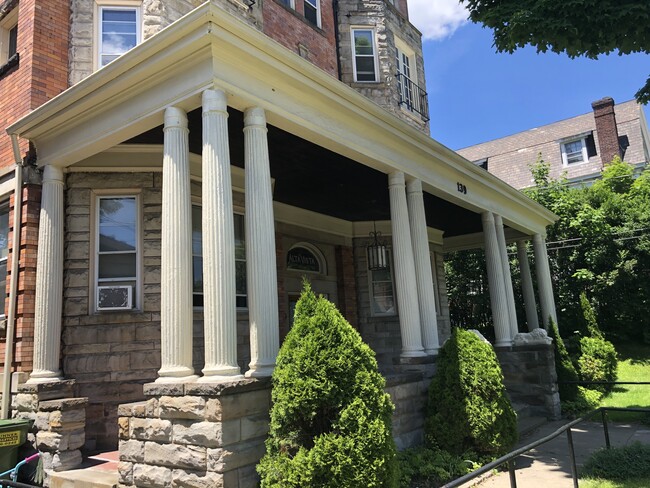 Front Porch - 139 Lincoln Ave