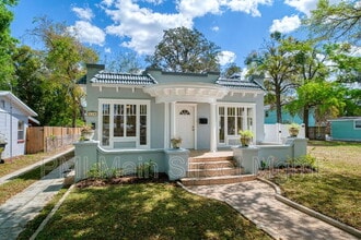 Building Photo - 829 N Hyer Ave