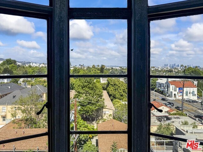 Foto del edificio - 1314 Hayworth Ave