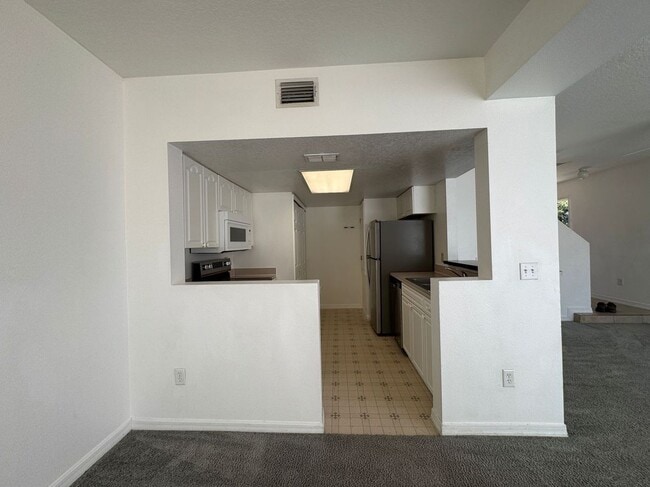 Building Photo - 307 Coconut Palm Way