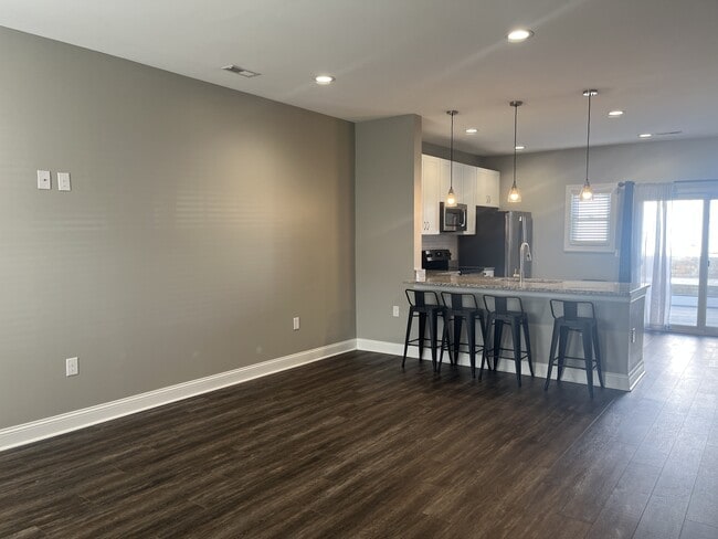 Building Photo - 77 Emanuel Ct