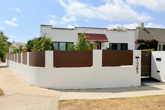Vista de la calle - 1265 Keniston Ave