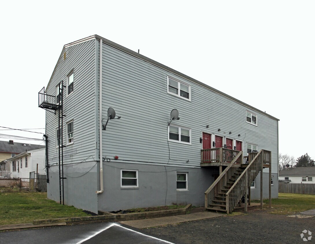 Building Photo - 284-286 Powers St