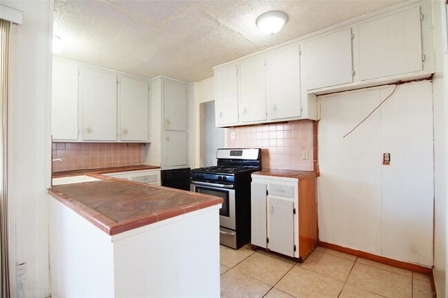 Building Photo - 4048 Newshire Dr