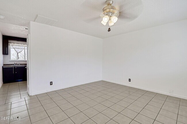 Foto del edificio - 10350 Kellogg St