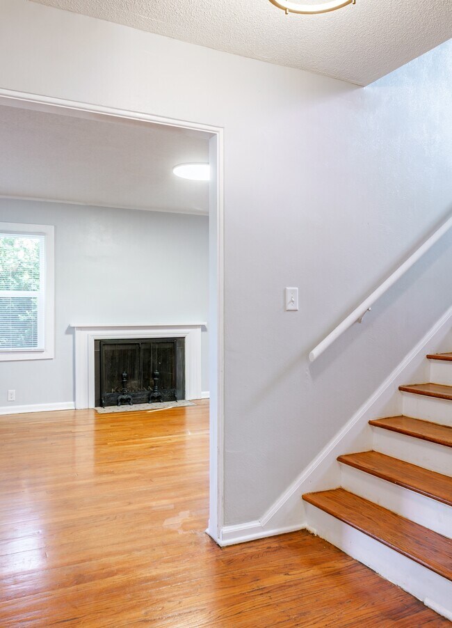 Building Photo - 2505 S Twyckenham Dr