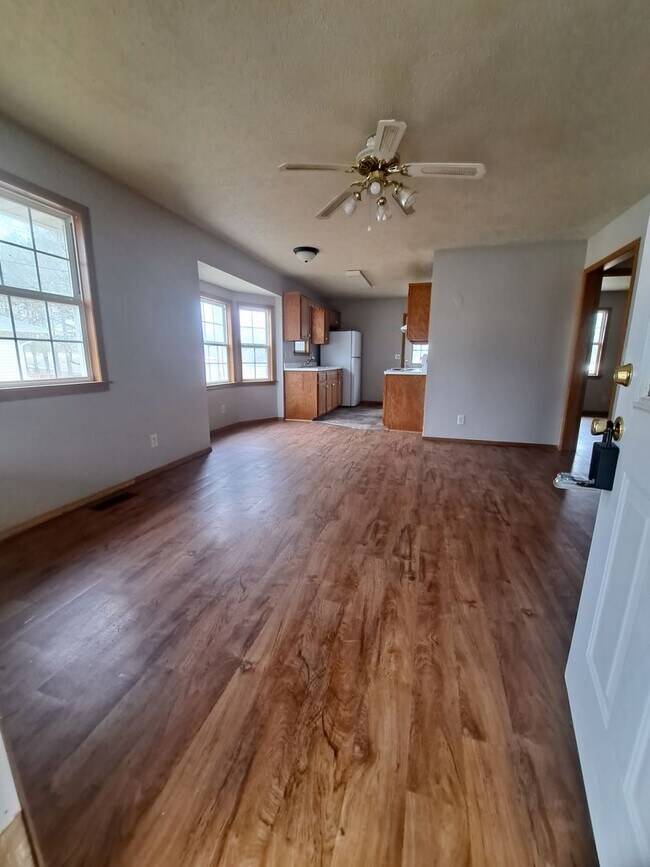 402 S 3rd St Unit 402 S 3rd St B, Flippin, AR 72634 Room for Rent in Flippin, AR