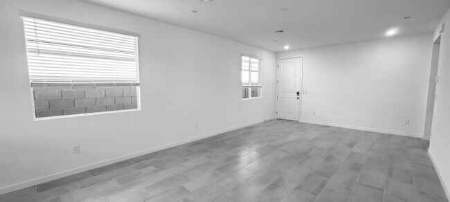 Foto del edificio - 9500 Sequoia Rdg Ave