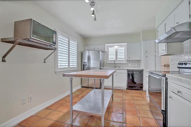 Foto del edificio - 3611 Las Colinas Dr