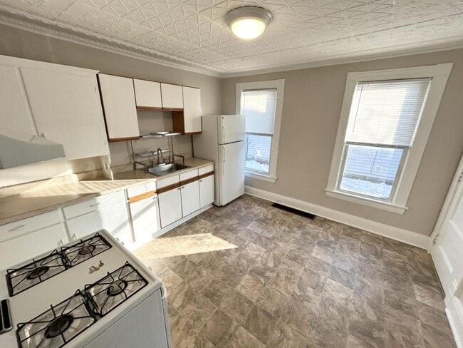 Building Photo - 519 S Midler Ave