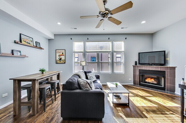 Foto del edificio - 2312 W Bloomingdale Ave