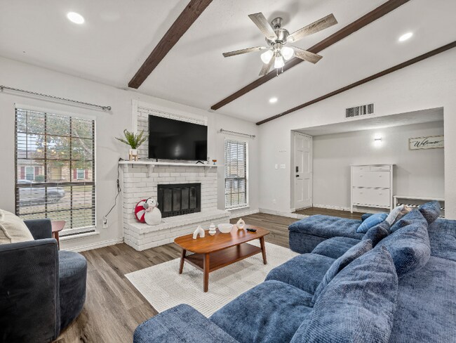 Foto del edificio - 2235 E Peters Colony Rd