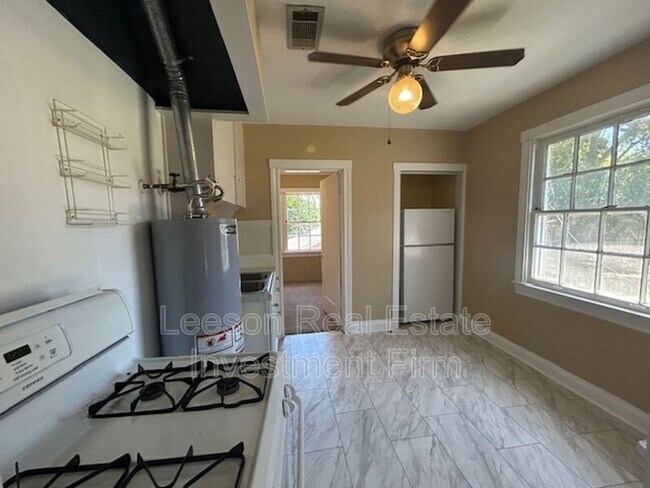 Foto del edificio - 3433-3433 Beverly Pl