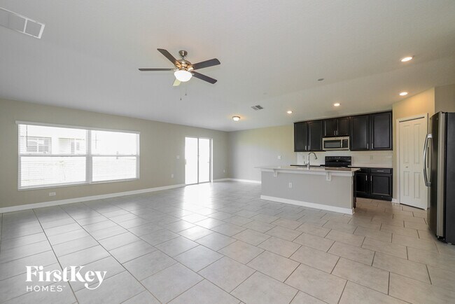 Building Photo - 208 Taft Dr