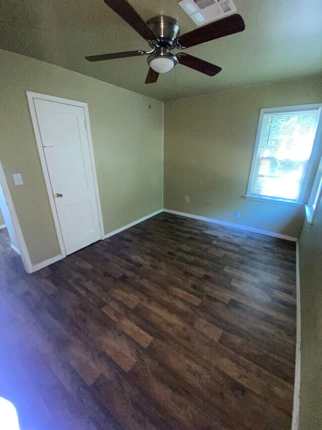 Building Photo - 316 E Jarman Dr