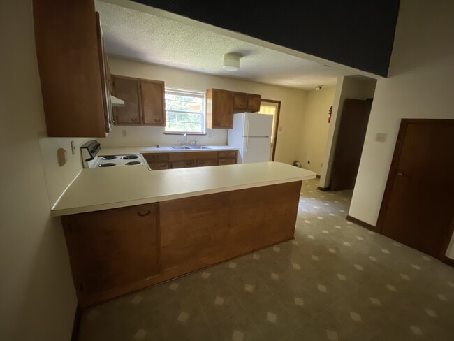Building Photo - 710 Rocky Bayou Dr