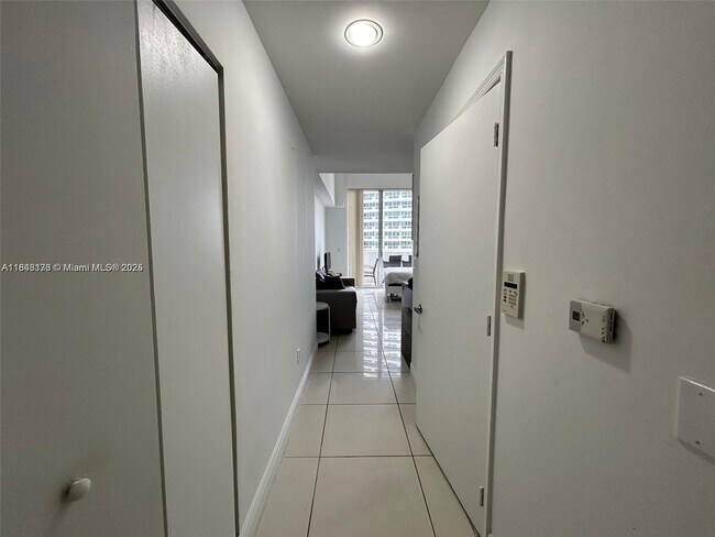 Foto del edificio - 1750 N Bayshore Dr